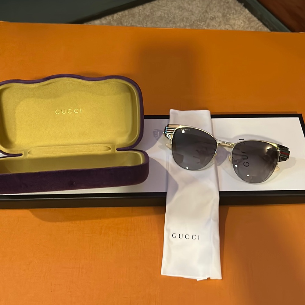 New Gucci sunglasses GG- gorgeous with case